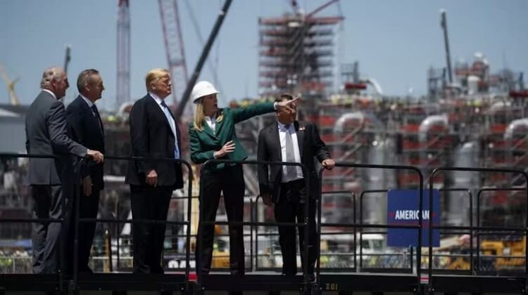 Donald-Trump- tours-a-liquefied-natural-gas-terminal - The Deeping